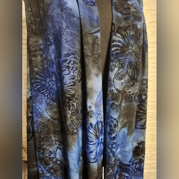 Boho Vest, Flowy with Velour Floral Print - Picture 4 of 9